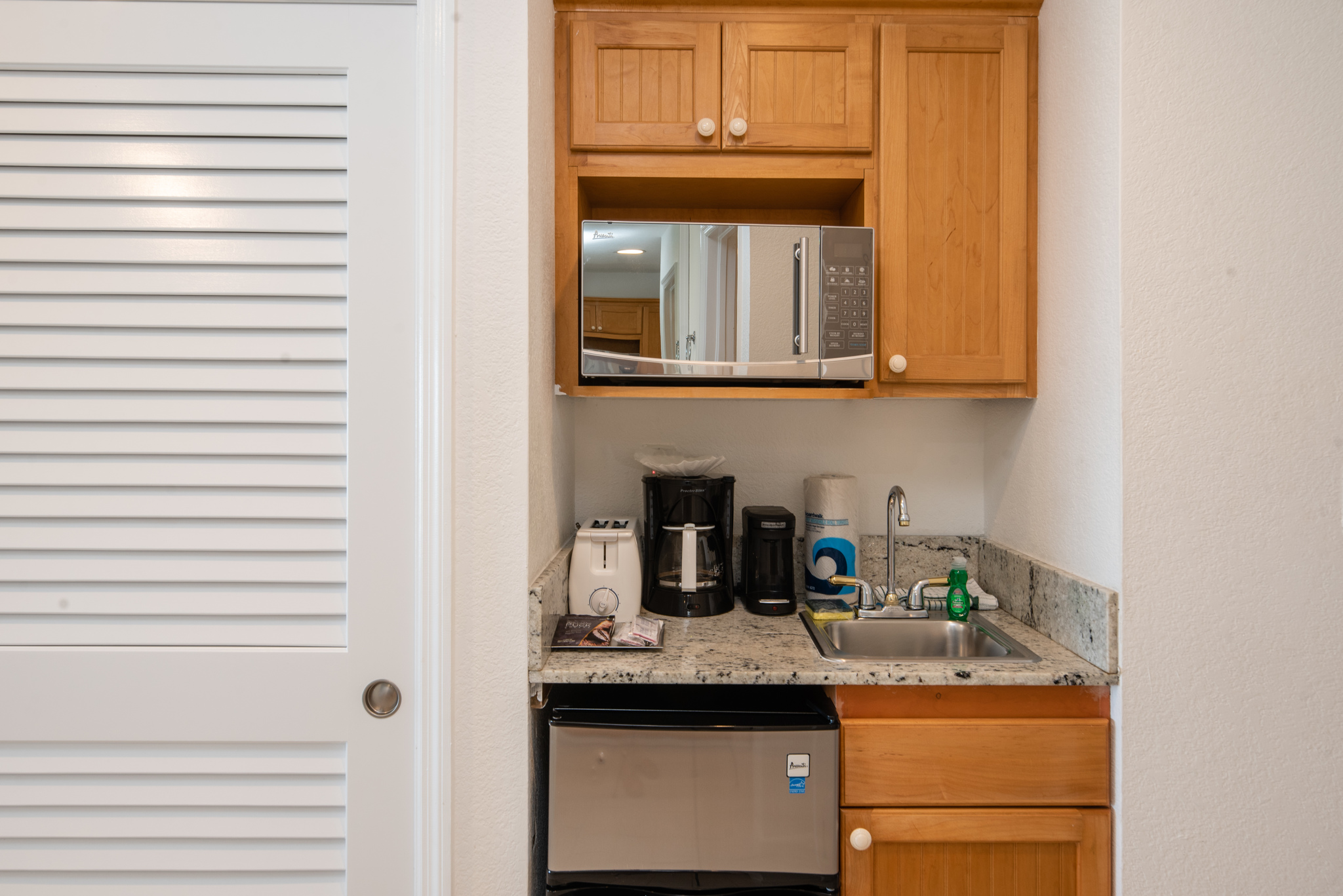 Beachfront Studio Kitchenette