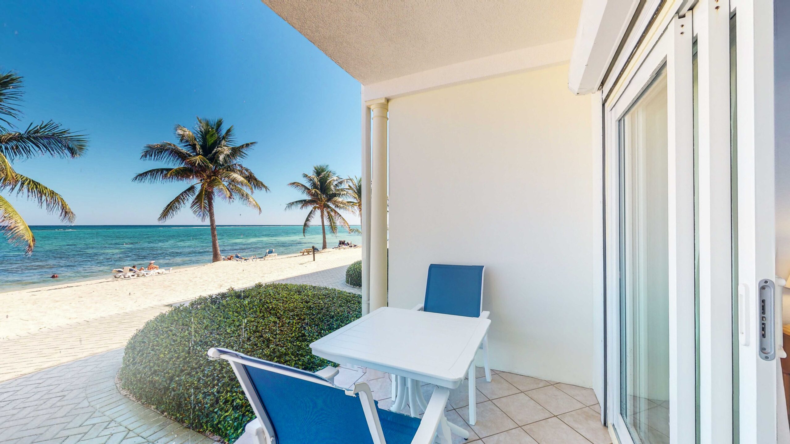Beachfront Studio Patio